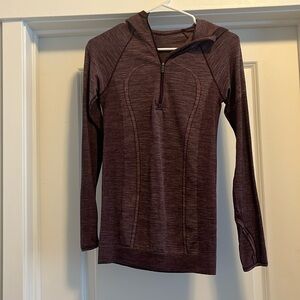 Women’s Lululemon 1/4 zip size 4